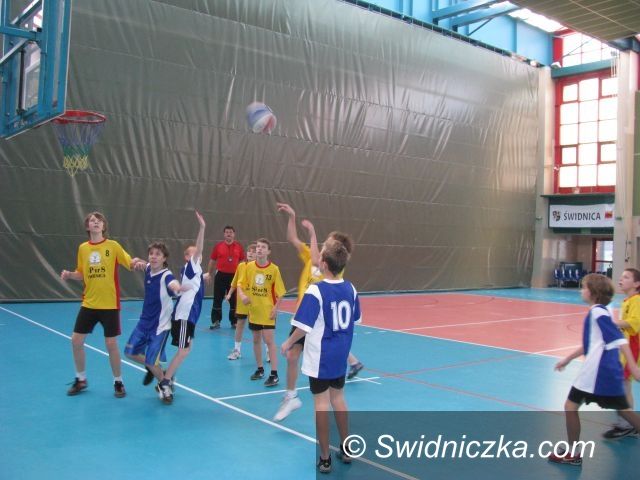 Świdnica: W turnieju mini koszykówki najlepsze reprezentacje SP 8 i SP 4