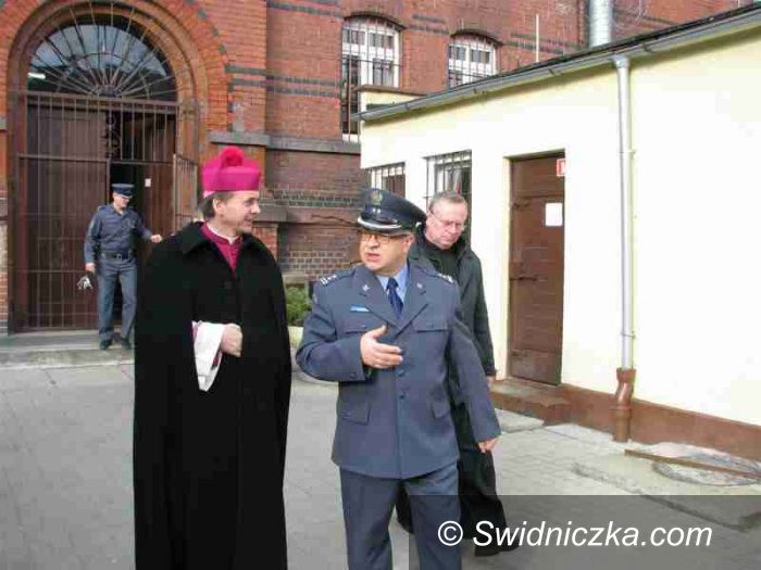 Świdnica: Biskup z wizytą w Areszcie Śledczym w Świdnicy