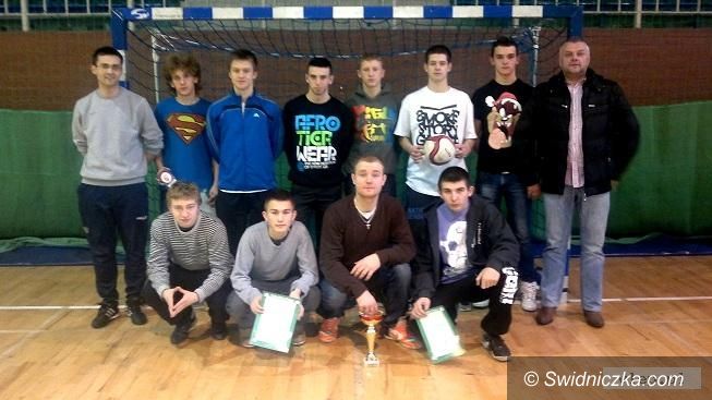 Jelenia Góra: Juniorzy Victorii Świebodzice sięgnęli po Puchar Prezesa KKS–u Jelenia Góra