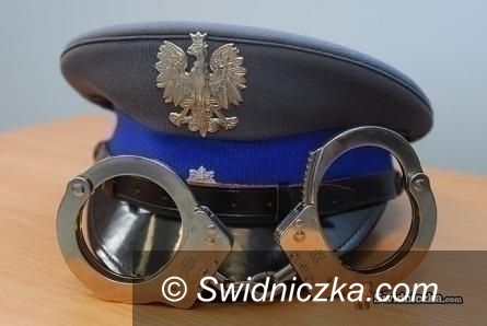 Żarów: Pobili i ukradli telefon wartości 200 złotych