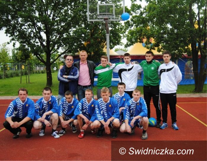 Świdnica: Piłkarze dla niepełnosprawnych dzieci