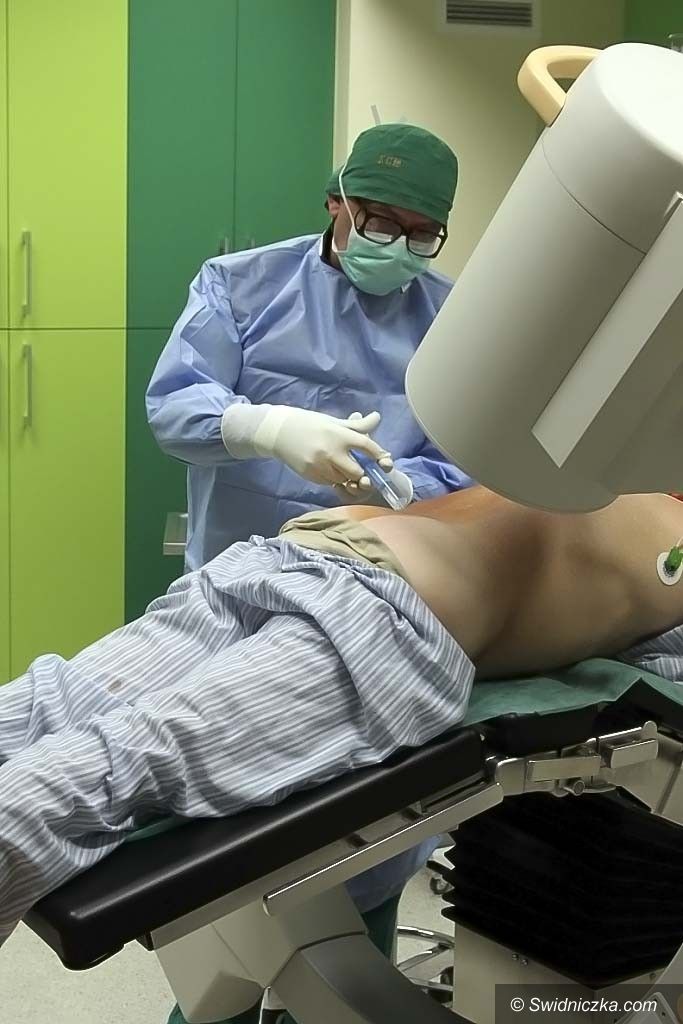 Jelenia Góra: Małoinwazyjne operacje w neurochirurgii kręgosłupa