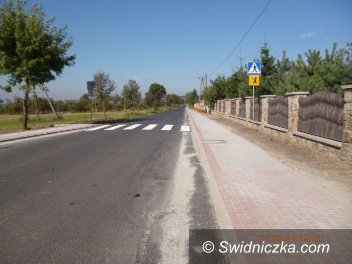 Żelazów: Szersza droga i nowy chodnik w Żelazowie