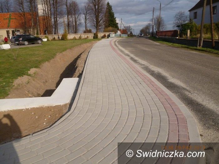 Tomkowice: Szersza droga i nowy chodnik w Tomkowicach