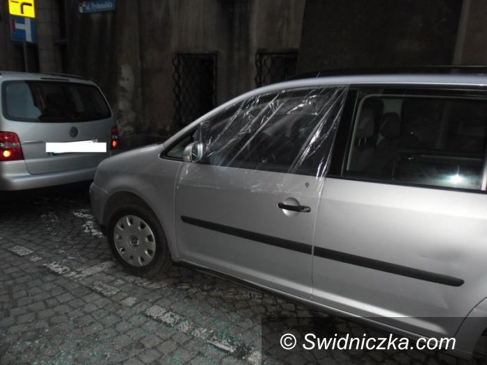 Świdnica: Uszkodził cztery szyby samochodowe