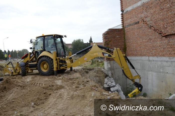 Żarów: Ruszyła budowa basenu w Żarowie