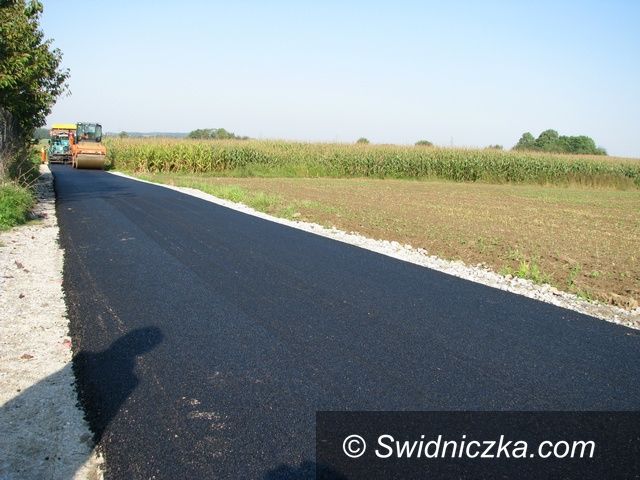 Gola Świdnicka: Nowy asfalt w Goli Świdnickiej