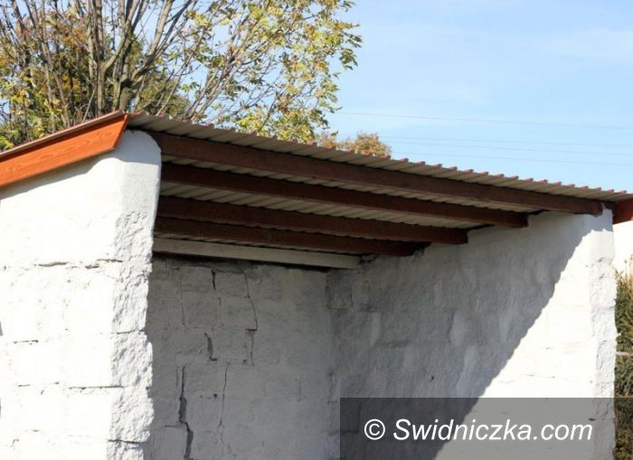 Gmina Dobromierz: Nowe pokrycia dachowe na przystankach