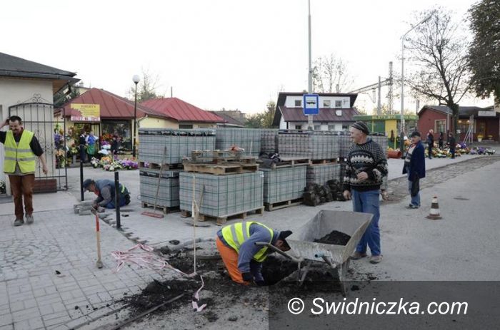 Żarów: Ulica Dworcowa w Żarowie w trakcie remontu