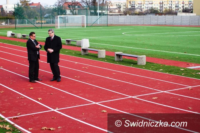 Świdnica: Lekkoatletyczny stadion przy Gimnazjum nr 4 gotowy