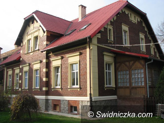 Marcinowice: Remont elewacji budynku Szkoły Podstawowej w Marcinowicach