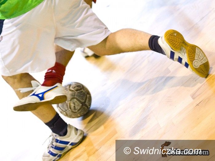 Świdnica: Grali piłkarze ze świdnickiej halówki