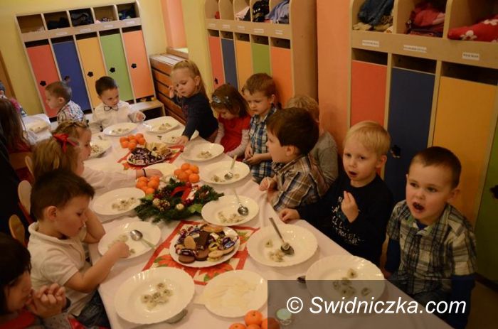 Żarów: Przy wigilijnym stole z przedszkolakami