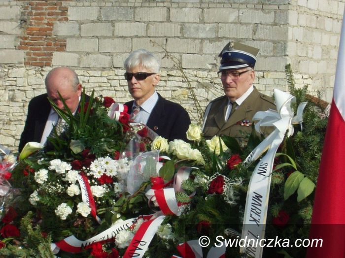 Piaski: Świdniccy kombatanci na pogrzebie sierżanta Józefa Franczaka