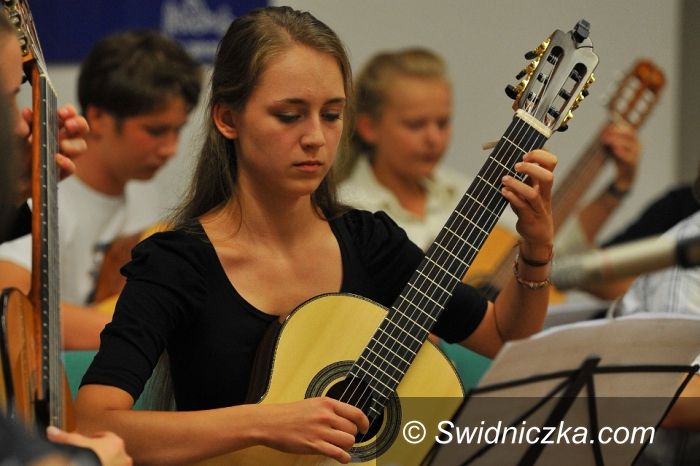 Krzyżowa: Międzynarodowy Konkurs Gitarowy Krzyżowa 2015 im. Jaremy Klicha