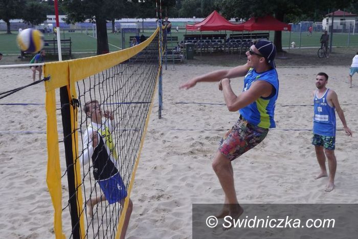 Świdnica: Drugi otwarty turniej siatkówki plażowej