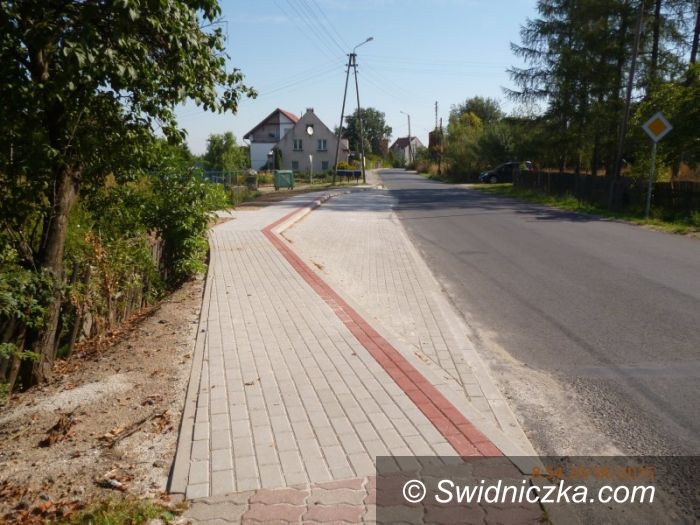Świdnica: Trwa budowa chodników przy drogach gminnych i powiatowych