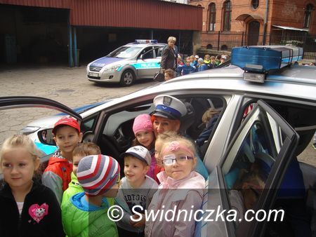 Świdnica: Przedszkolaki z wizytą w świdnickiej komendzie