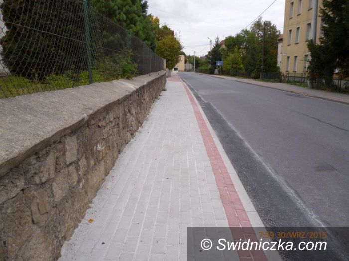 Świdnica: Nowe chodniki przy drogach powiatowych