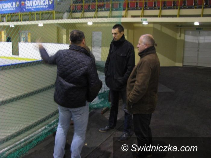 Świdnica: Curling, short track i... hokej na rolkach
