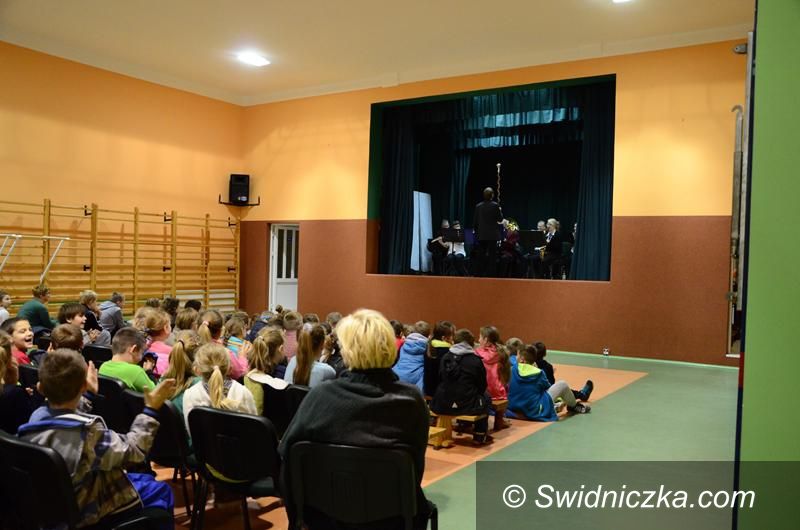 Żarów: Orkiestra Dęta zagrała dla dzieci