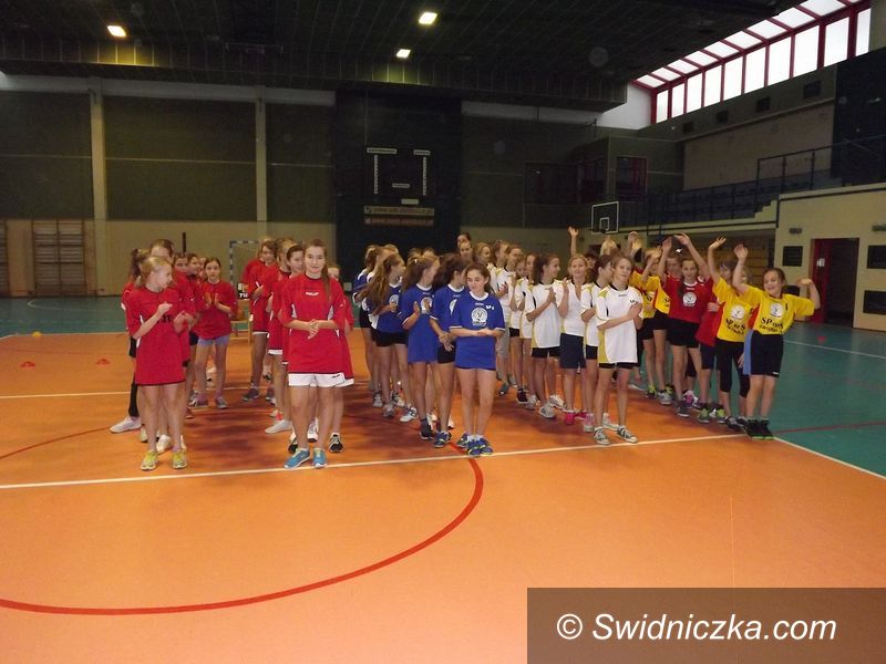 Świdnica: Mini koszykówka dziewcząt ze szkół podstawowych