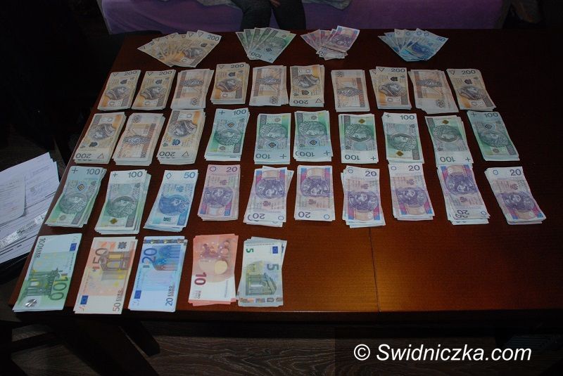 Świdnica: Ponad 5 tys. porcji narkotyków nie trafi na rynek /Policjanci zatrzymali 3 osoby