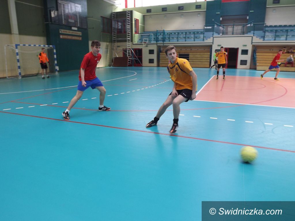 Świdnica: Halowa piłka nożna chłopców – gimnazja