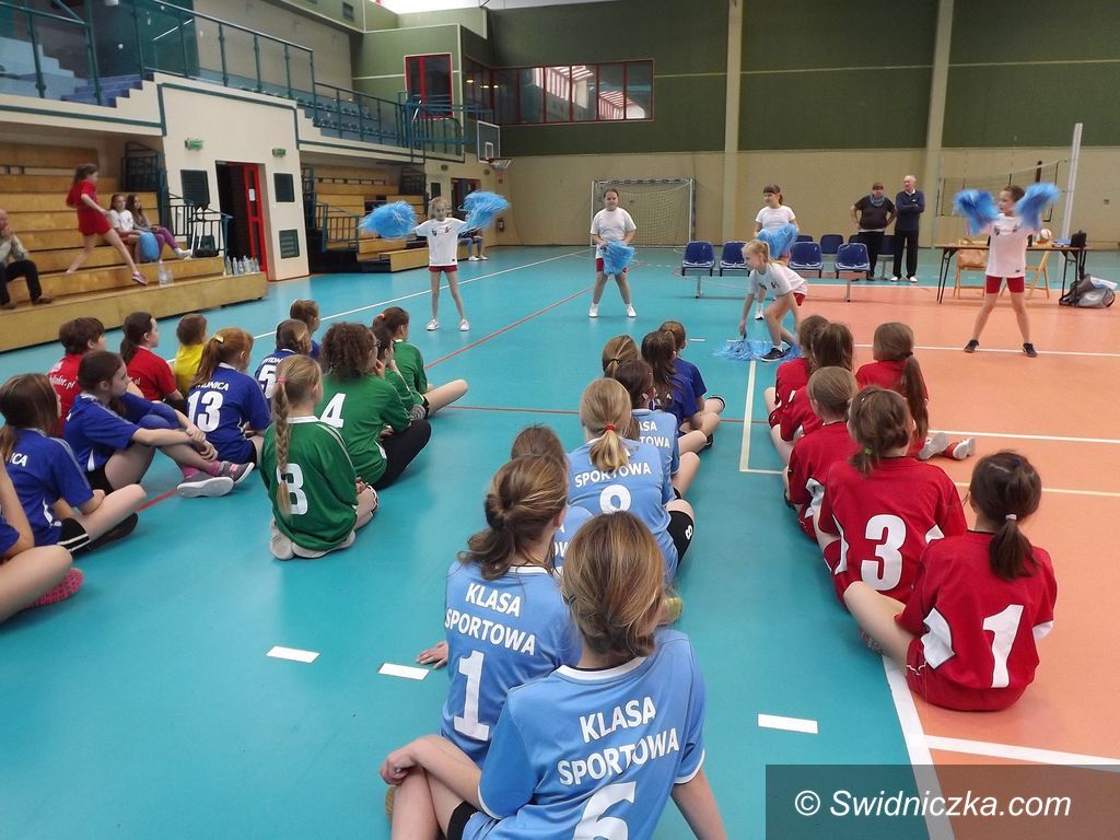 Świdnica: Dziewczęta świetnie grają w siatkówkę