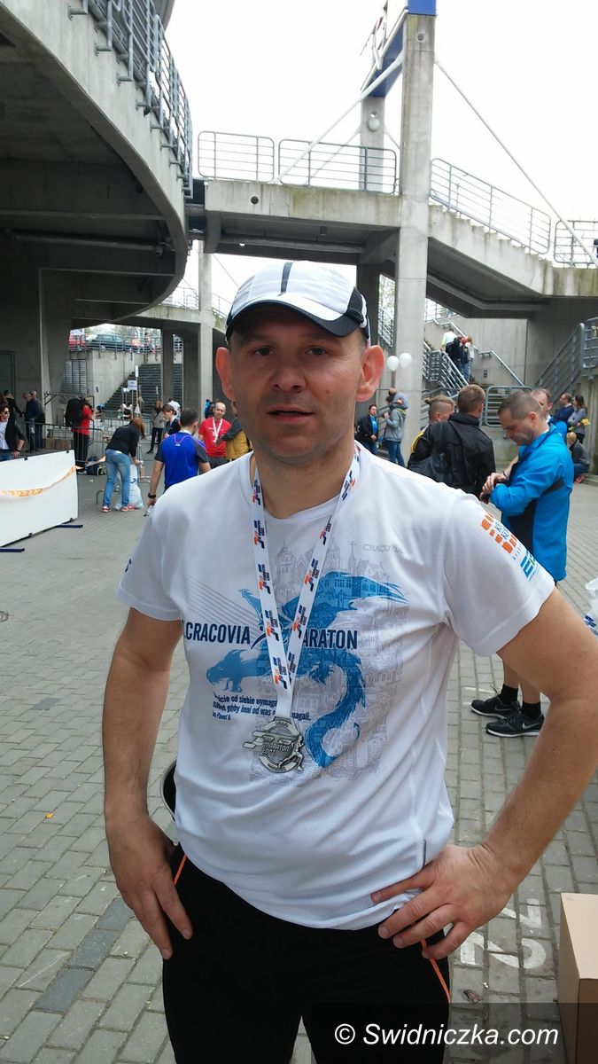 Świebodzice: Policjant ze Świebodzic zdobył Koronę Maratonów