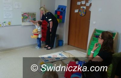 Świdnica: Policjantka z wizytą u przedszkolaków