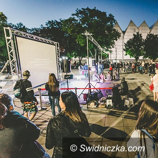 Wrocław: Koalicja Miast: "Wielka Woda" Ad Spectatores na placu Solnym