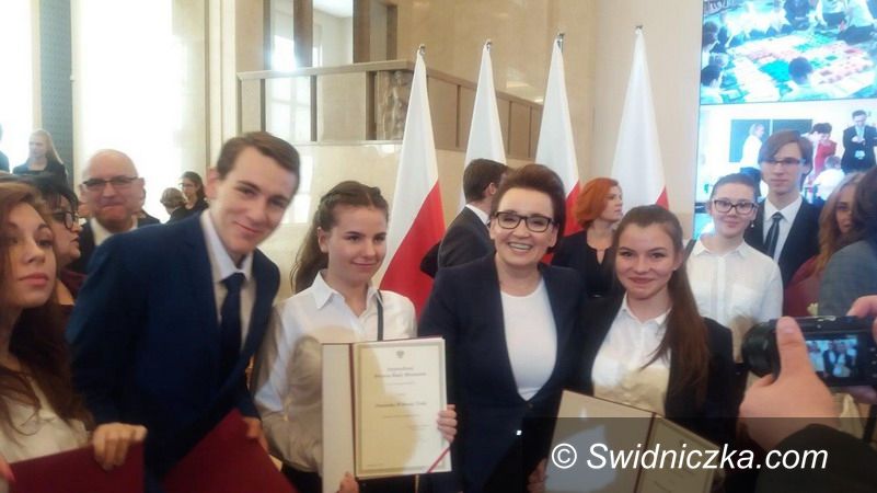 Świebodzice: Stypendystka Prezesa Rady Ministrów z Liceum Ogólnokształcącego w Świebodzicach