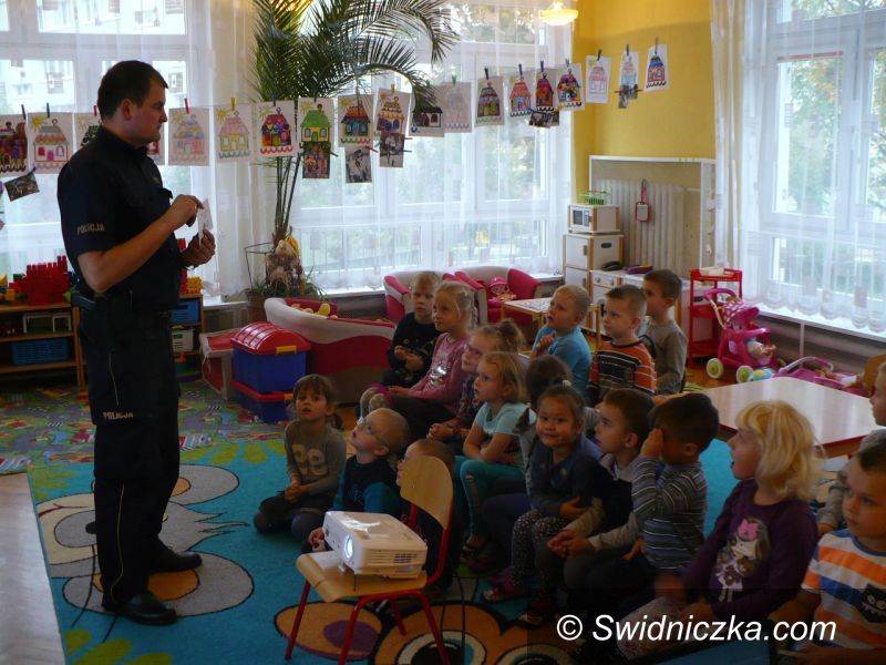 Świdnica: Policjanci z wizytą u przedszkolaków