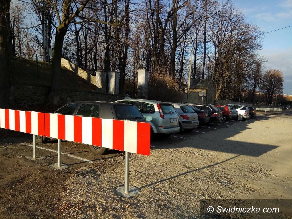 Dobromierz: Przybyło miejsc parkingowych w Dobromierzu