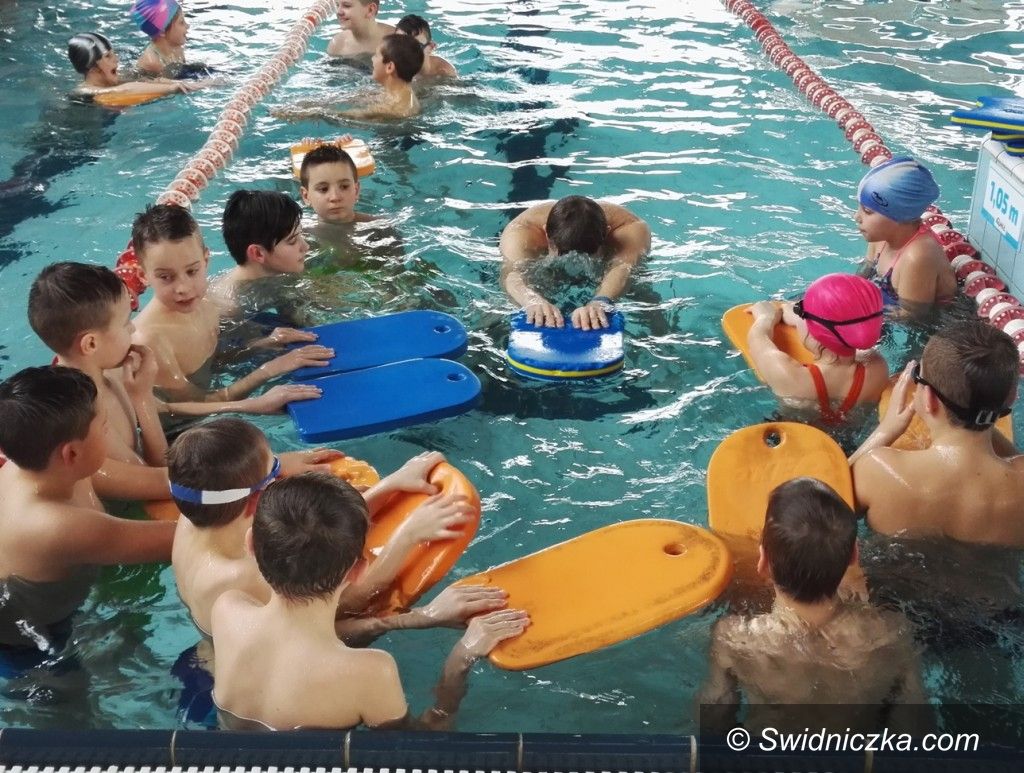 Gmina Świdnica: Kolejna odsłona projektu "Umiem pływać"