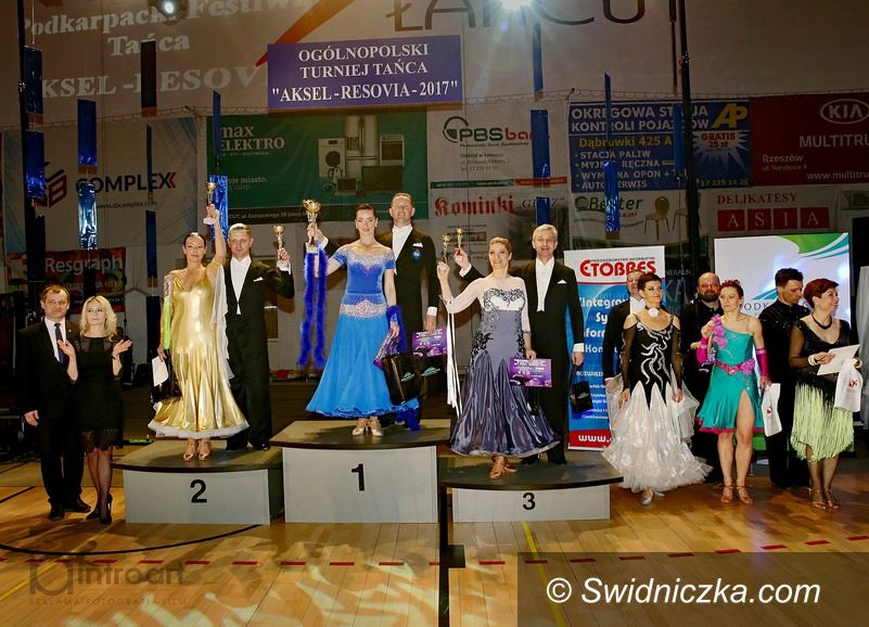 Łańcut: Państwo Wojasowie zainaugurowali sezon taneczny w Łańcucie