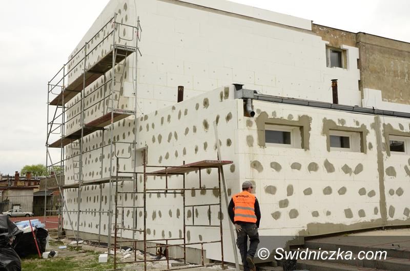 Żarów: Trwa termomodernizacja budynku szkoły w Żarowie