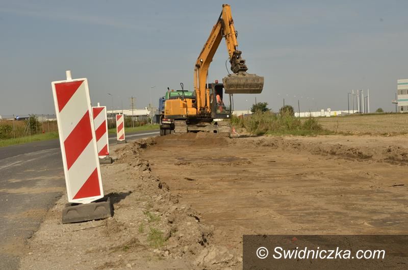 Żarów: Trwa przebudowa ulicy Strefowej w Żarowie