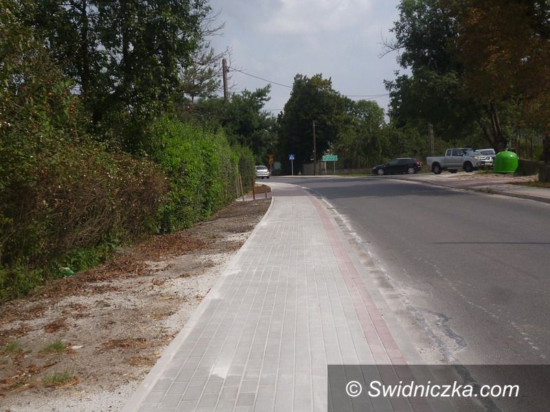 Międzyrzecze: Nowy chodnik przy drodze powiatowej na terenie Gminy Strzegom