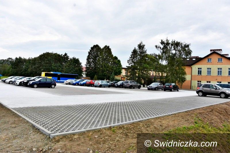 Lutomia Dolna: Nowy parking przy SP w Lutomi Dolnej