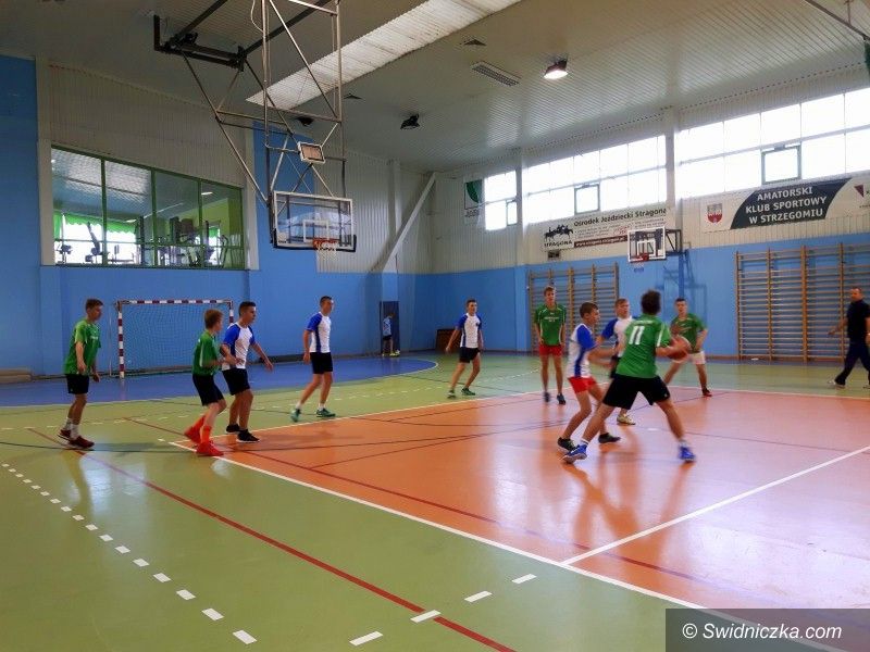 Strzegom: Gminny Turniej Piłki Koszykowej Dziewcząt i Chłopców