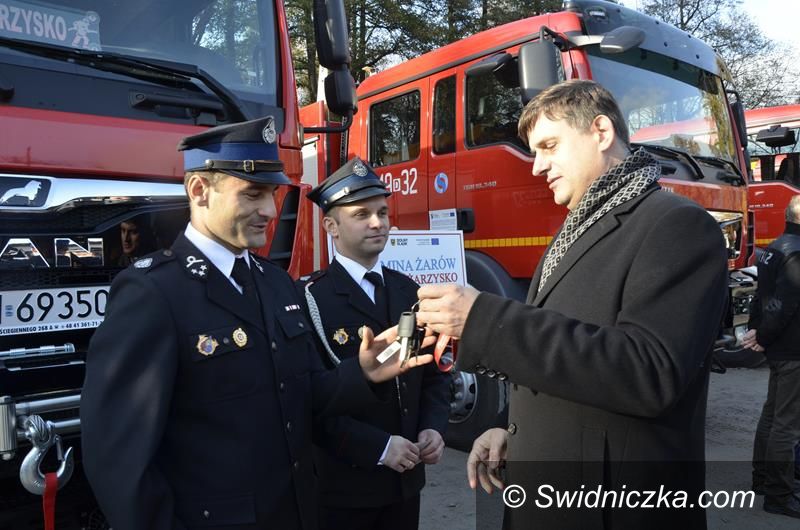 Pożarzysko: Strażacy z Pożarzyska odebrali kluczyki do nowego wozu