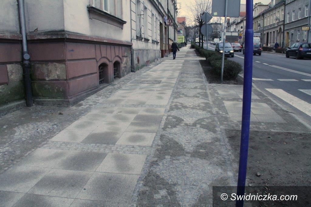 Świebodzice: Nowy chodnik na Wałbrzyskiej