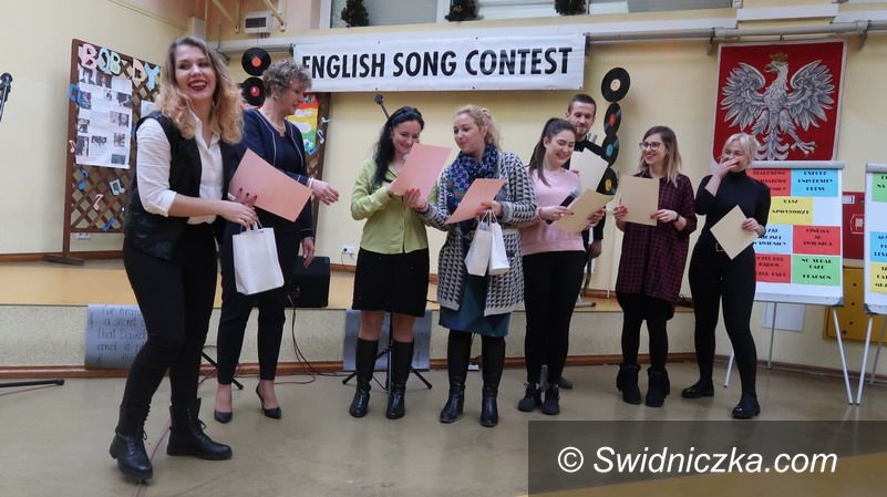 Świdnica/powiat świdnicki: Uczennice Zespołu Szkół w Strzegomiu nagrodzone na Festiwalu Piosenki Anglojęzycznej