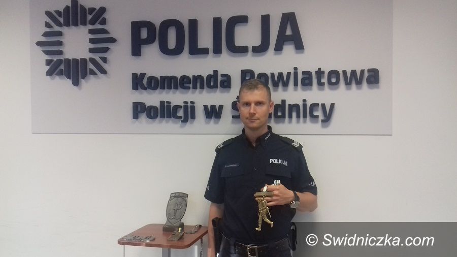 Świdnica: Funkcjonariusz świdnickiej komendy wybiegał Super Szlem Komandosa