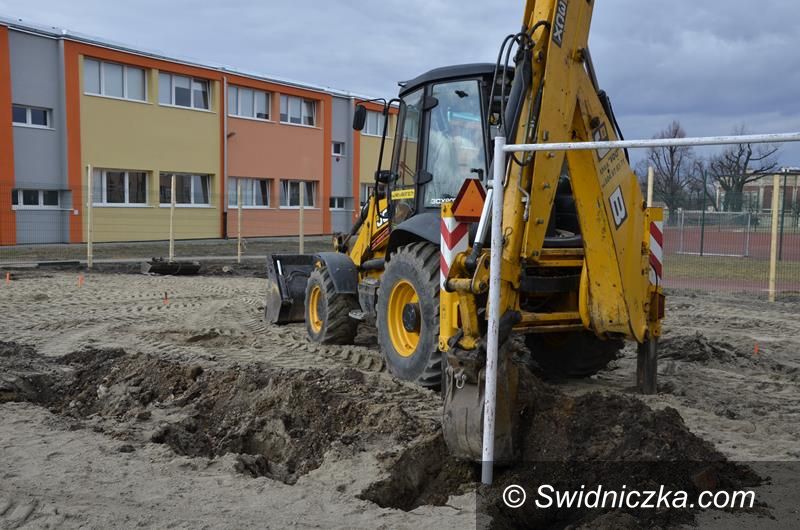 Żarów: Ruszyła budowa pętli postojowej przy SP Żarów