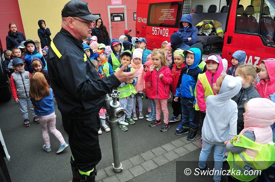 Świdnica: Dzieci poznały strażacki fach
