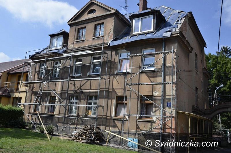 Żarów: Ruszyły remonty budynków w ramach rewitalizacji Żarowa