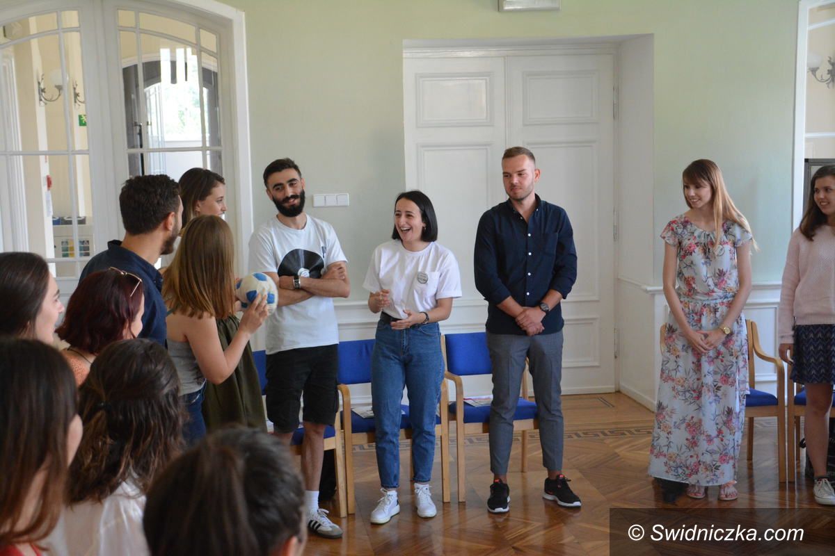 Krzyżowa: Seminarium „Pojednanie i pamięć" – młodzi ludzie z Bałkanów Zachodnich z wizytą w Krzyżowej i we Wrocławiu